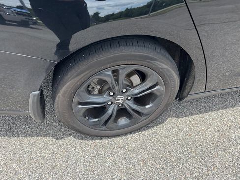 Used 2025 Honda Accord SE image 9