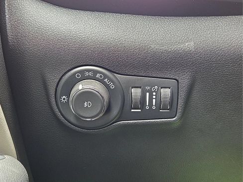 Used 2025 Jeep Compass Limited AWD/4WD image 19