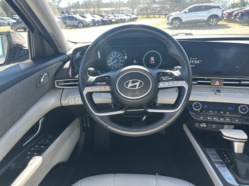 Used 2024 Hyundai Elantra Limited image 23