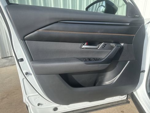 Used 2025 MAZDA CX-50 AWD 2.5 Hybrid w/ Premium Pkg image 18