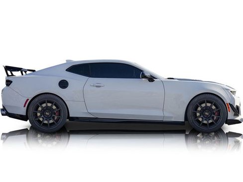 Used 2017 Chevrolet Camaro ZL1 image 2