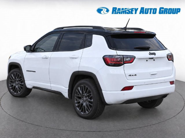 Used 2023 Jeep Compass High Altitude AWD/4WD image 3