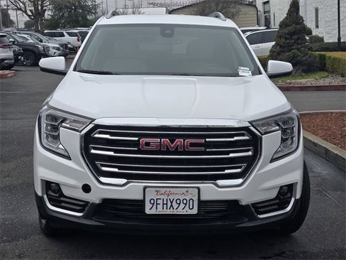 Used 2023 GMC Terrain SLT image 2
