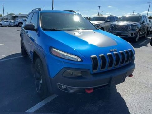 Used 2017 Jeep Cherokee Trailhawk image 4