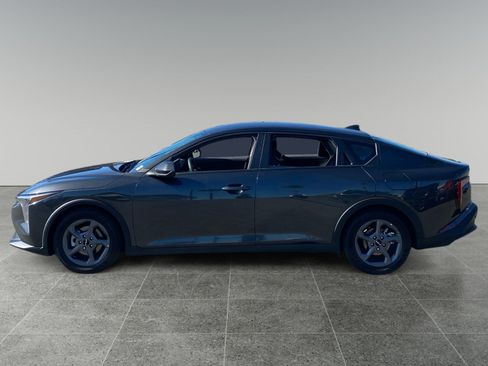 Used 2025 Kia K4 FWD image 2