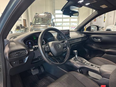 Used 2025 Honda HR-V Sport image 13