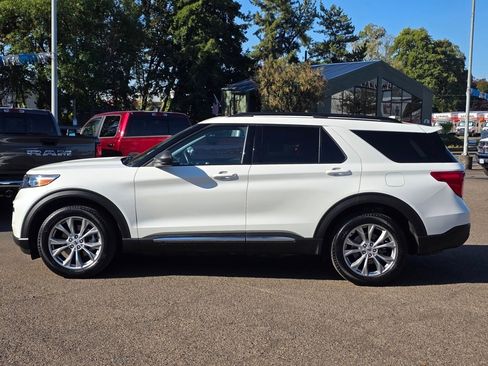 Used 2023 Ford Explorer XLT w/ Equipment Group 202A image 5