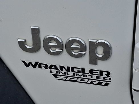 Used 2018 Jeep Wrangler Unlimited Sport S image 29