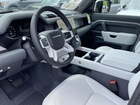 New 2026 Land Rover Defender 110 X-Dynamic SE AWD/4WD image 13