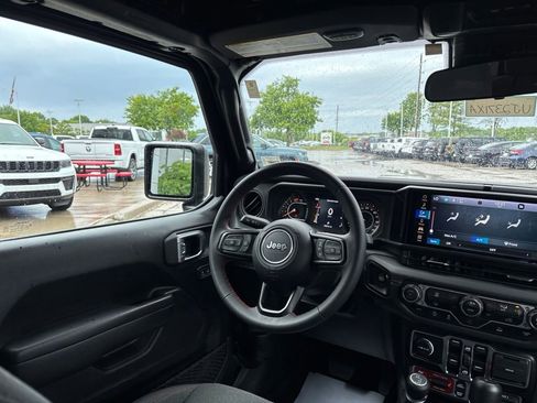 Used 2024 Jeep Wrangler Unlimited Rubicon AWD/4WD image 43