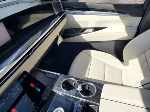 Used 2025 Cadillac Escalade Sport w/ Touring Package image 29