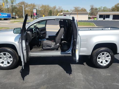 Used 2018 Chevrolet Colorado LT w/ LT Convenience Package AWD/4WD image 15