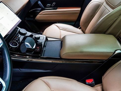 Used 2023 Land Rover Range Rover Sport SE image 19