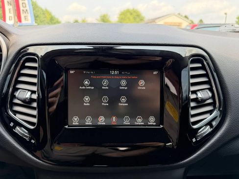 Used 2019 Jeep Compass Latitude AWD/4WD image 23