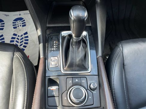 Used 2018 MAZDA MAZDA3 Touring FWD image 22