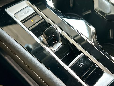 Used 2024 Volkswagen Atlas SE image 16