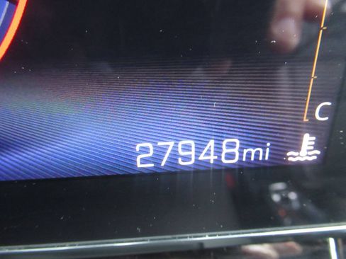 Used 2024 Chevrolet Trax RS FWD image 27
