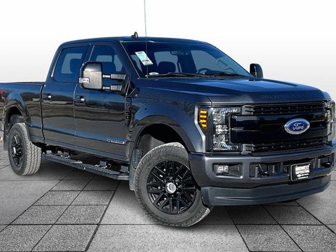 Used 2019 Ford F250 Lariat image 2