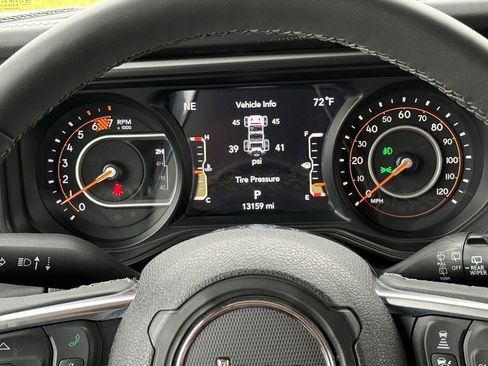 Used 2025 Jeep Wrangler Unlimited Sahara AWD/4WD image 22