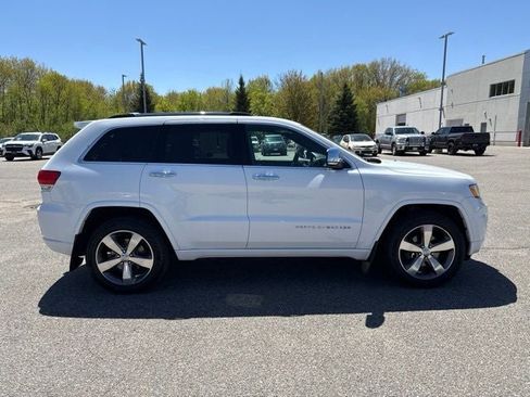 Used 2016 Jeep Grand Cherokee Overland w/ Advanced Technology Group AWD/4WD image 12
