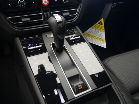 New 2026 Porsche Macan AWD/4WD image 40