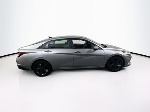 Used 2023 Hyundai Elantra SEL w/ Convenience Package FWD image 4