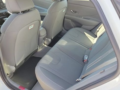 New 2026 Hyundai Elantra Hybrid FWD image 25