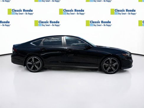 Used 2023 Honda Accord Sport image 9