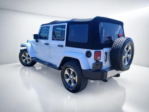Used 2016 Jeep Wrangler Unlimited Sahara w/ Connectivity Group AWD/4WD image 4