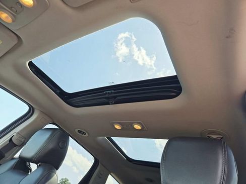 Used 2017 Chevrolet Traverse LT FWD image 6