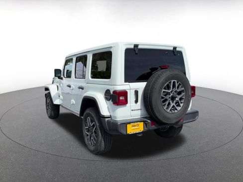 Used 2025 Jeep Wrangler Unlimited Sahara AWD/4WD image 11