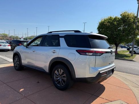 Used 2022 Nissan Pathfinder SV FWD image 4