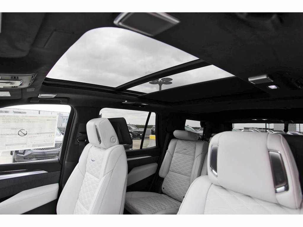 New 2026 Cadillac Escalade V w/ LPO, ONYX Package AWD/4WD image 24