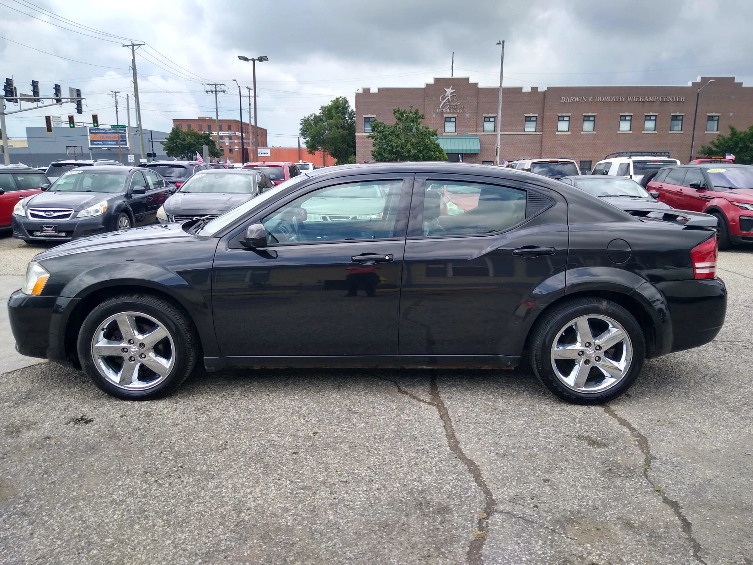 Used 2010 Dodge Avenger R/T w/ Navigation & Sound Group I FWD image 5