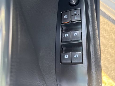 Used 2020 Toyota Camry SE image 6