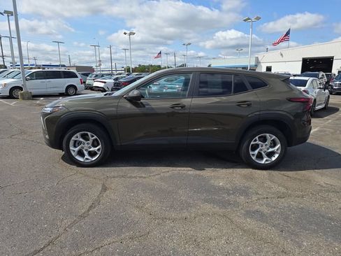 Used 2024 Chevrolet Trax LS w/ LS Convenience Package FWD image 5