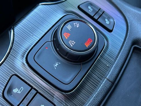 Used 2023 GMC Acadia SLT image 33