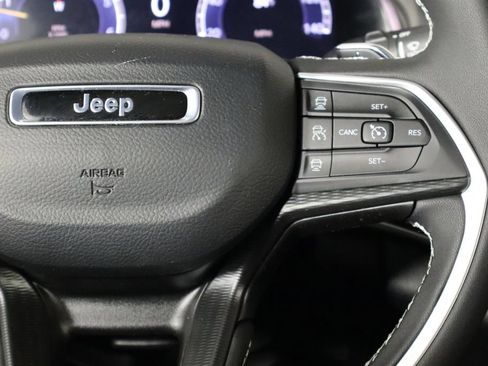 Used 2025 Jeep Grand Cherokee Laredo RWD image 10