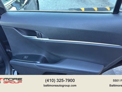 Used 2018 Toyota Camry SE image 25