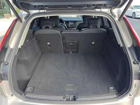 Used 2025 Volvo XC60 B5 Plus image 27