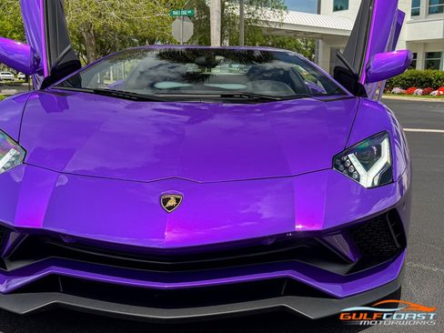 Used 2018 Lamborghini Aventador S AWD/4WD image 4