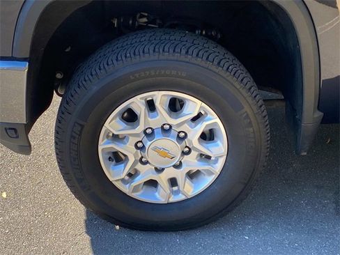 Used 2024 Chevrolet Silverado 2500 LTZ image 6