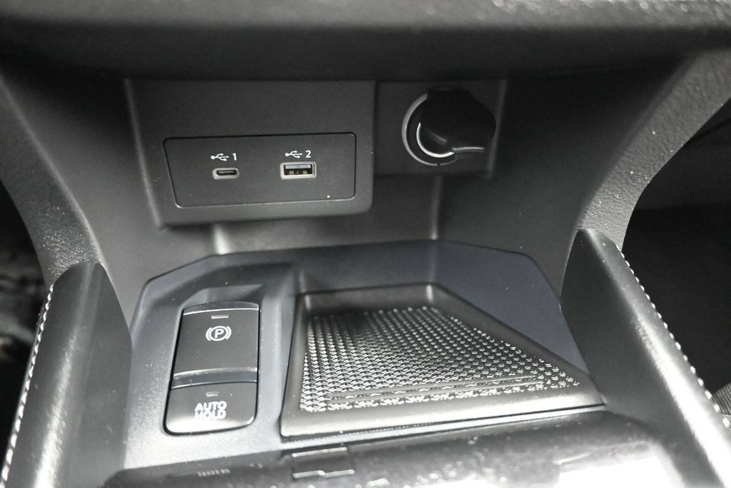 Used 2023 Nissan Kicks SR FWD image 22