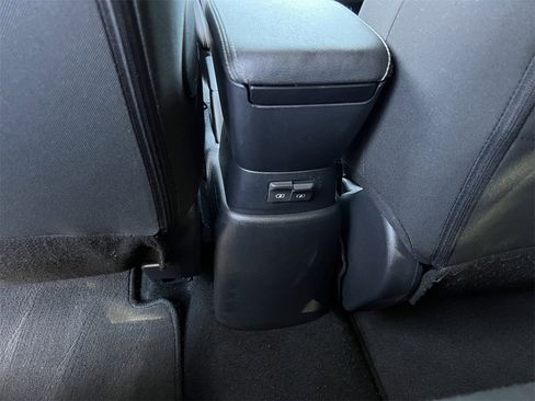 Used 2020 Nissan Kicks SR image 27