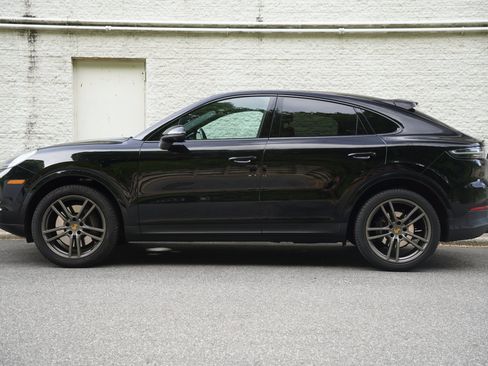 Used 2022 Porsche Cayenne Platinum Edition AWD/4WD image 4