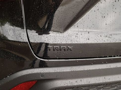 Used 2025 Chevrolet Trax RS w/ Sunroof Package FWD image 33