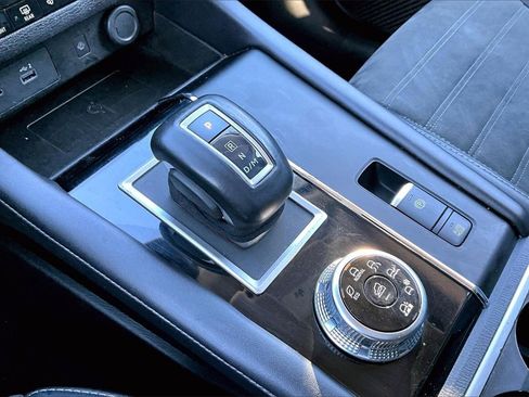 Used 2024 Mitsubishi Outlander SE image 32