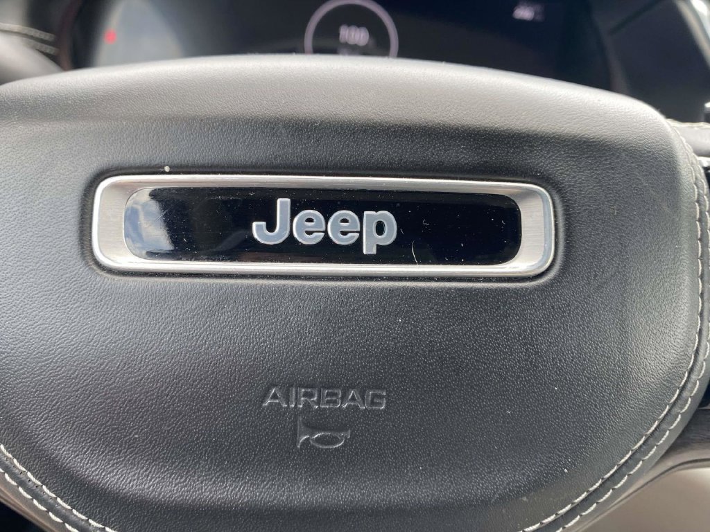 Used 2021 Jeep Grand Cherokee L Overland w/ Luxury Tech Group IV AWD/4WD image 34