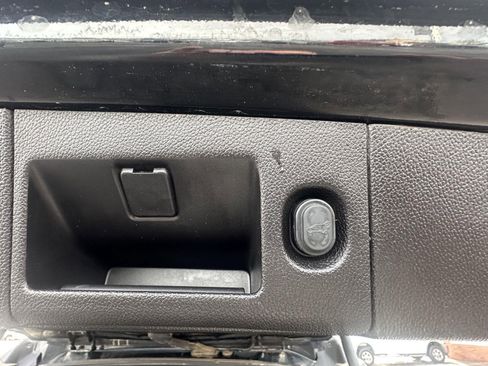 Used 2019 GMC Yukon SLE w/ SLE Value Package image 37