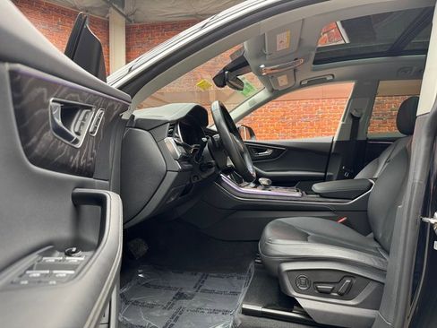 Used 2023 Audi Q8 Premium Plus image 21